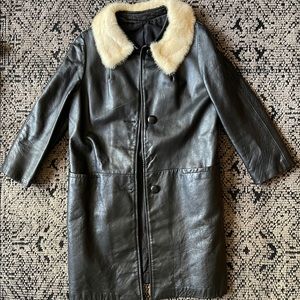 [SOLD] VINTAGE black leather jacket trench size small